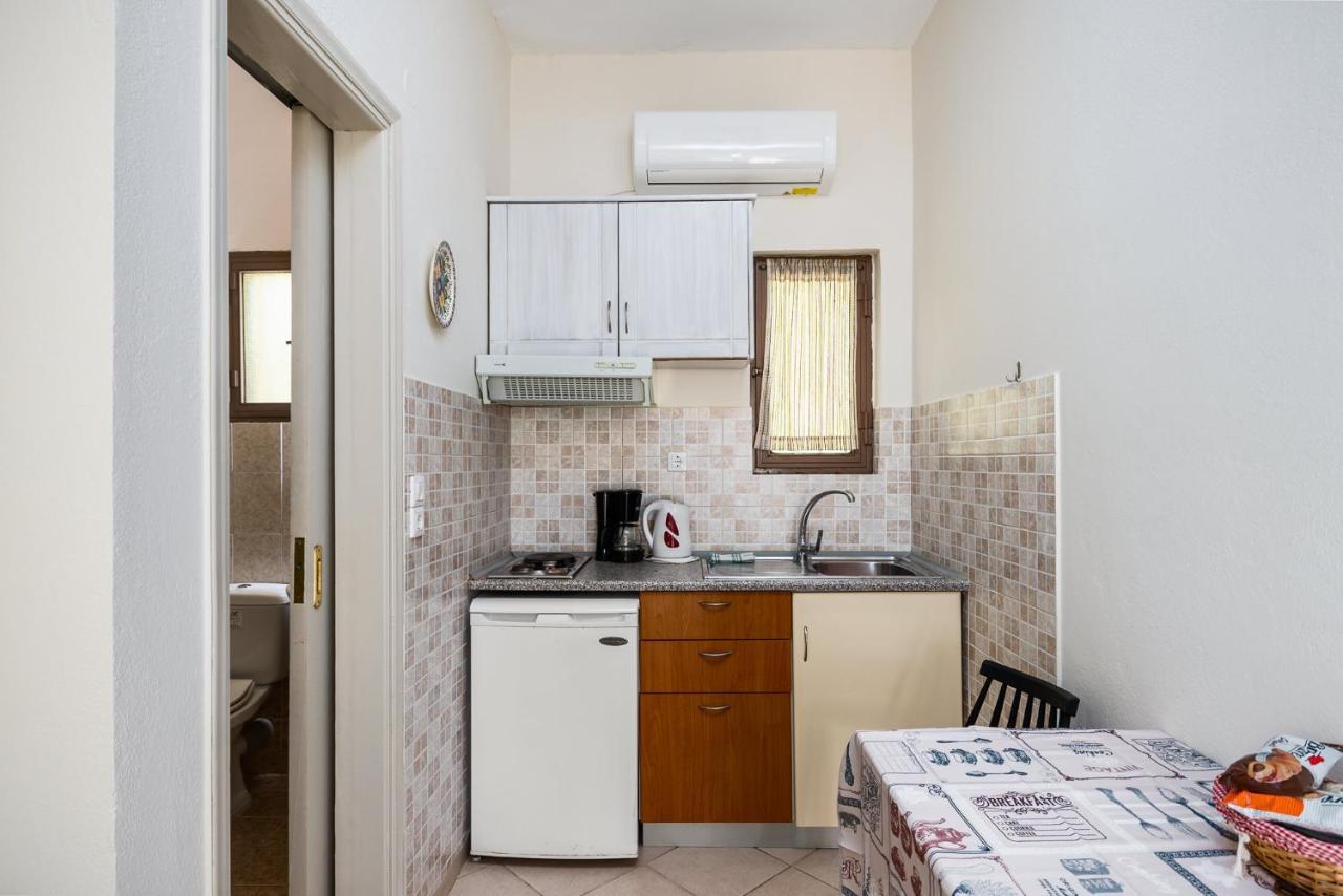 Ipsos Pool Apartments, Elena & Maria By Konnect ภายนอก รูปภาพ
