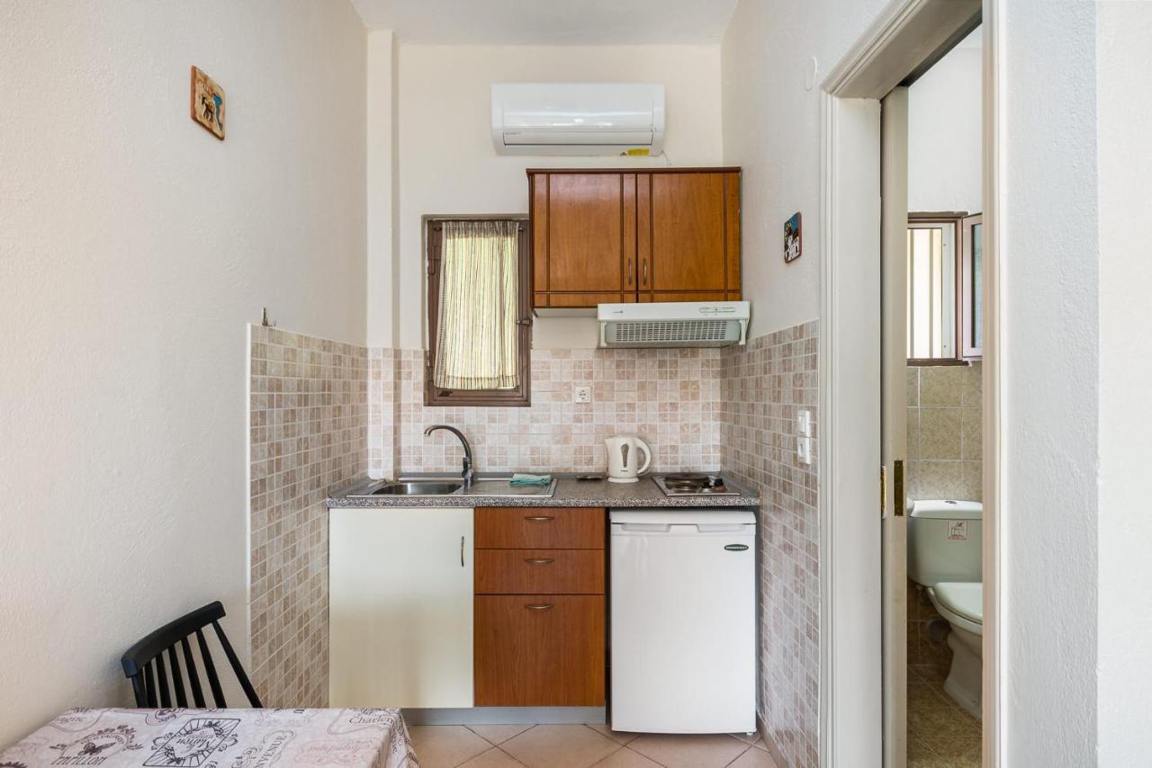 Ipsos Pool Apartments, Elena & Maria By Konnect ภายนอก รูปภาพ